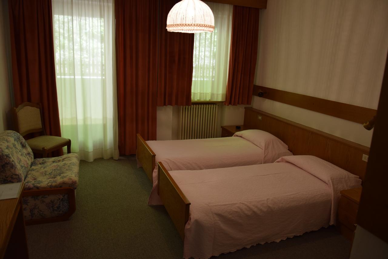 Hotel Alpenrose Alleghe Exterior photo